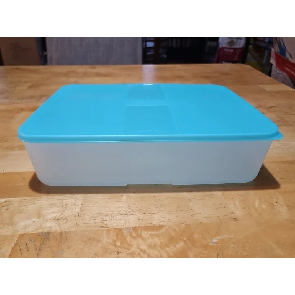 Vintage Tupperware Freezer Mates #2097A W Lid 2095B Turquoise 3.3 L
